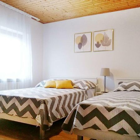 Apartments Saraden โวดีเซ ภายนอก รูปภาพ