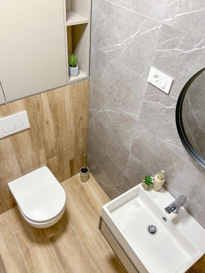 Apartments Saraden โวดีเซ ภายนอก รูปภาพ