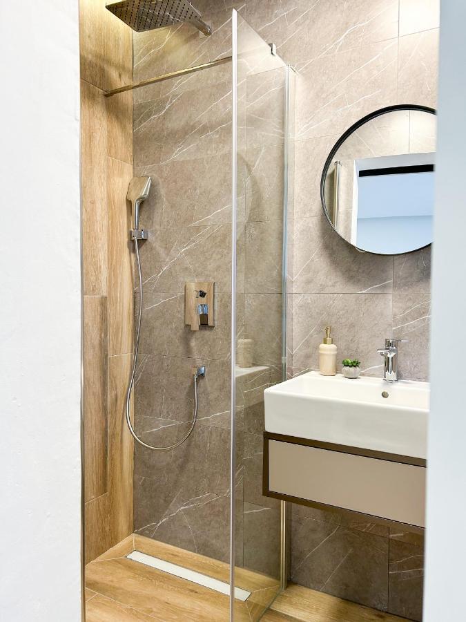 Apartments Saraden โวดีเซ ภายนอก รูปภาพ
