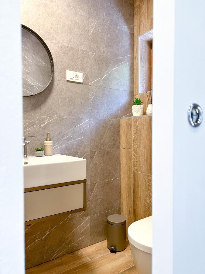 Apartments Saraden โวดีเซ ภายนอก รูปภาพ