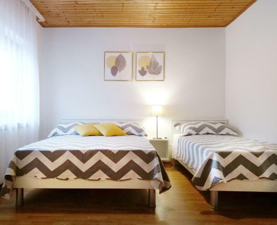 Apartments Saraden โวดีเซ ภายนอก รูปภาพ